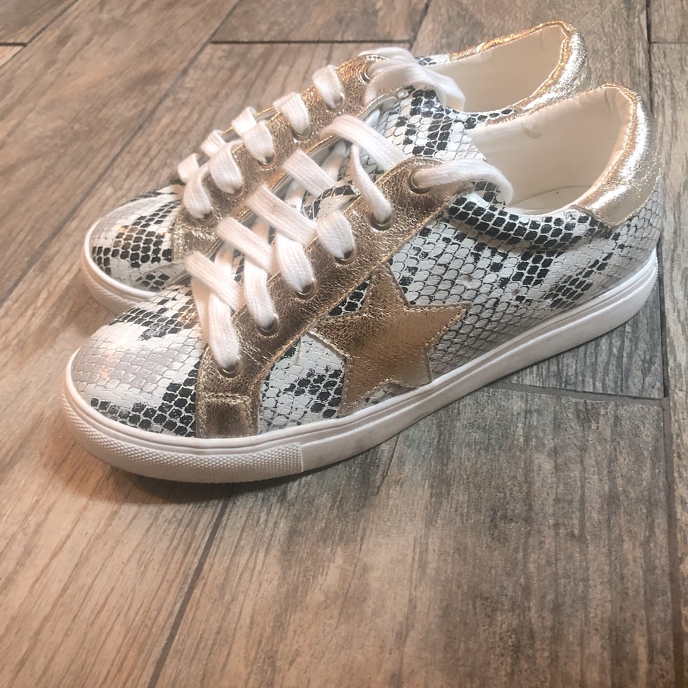 Distressed star sneakers NWT